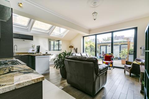 3 bedroom apartment for sale, First Avenue, Acton