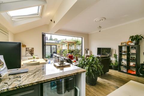 3 bedroom apartment for sale, First Avenue, Acton