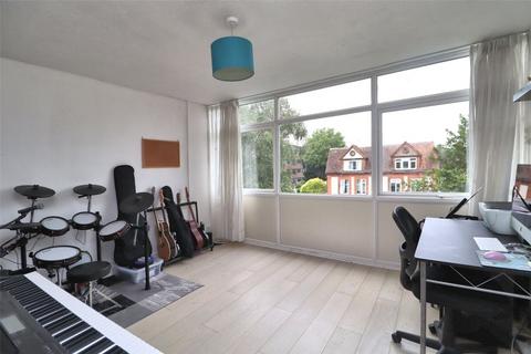 2 bedroom apartment to rent, 35 Hill View Court, Woking GU22