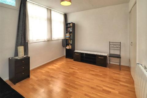 2 bedroom apartment to rent, 35 Hill View Court, Woking GU22