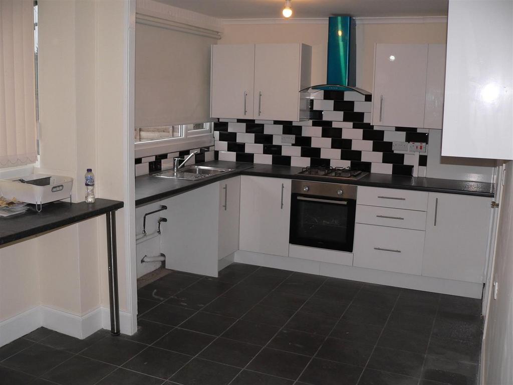 58 piggot kitchen 2.JPG