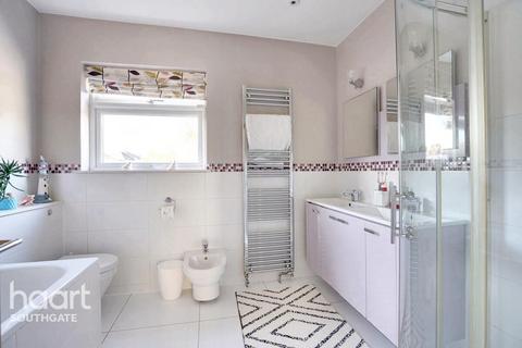 5 bedroom semi-detached house for sale, Hillfield Park, London