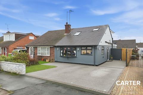 4 bedroom semi-detached bungalow for sale, Central Avenue, Rochford, SS4