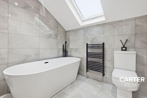 4 bedroom semi-detached bungalow for sale, Central Avenue, Rochford, SS4