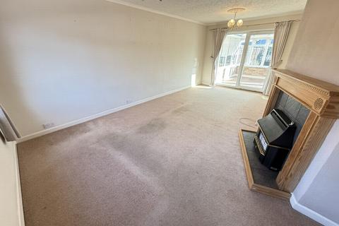 3 bedroom semi-detached house to rent, Gloucester Crescent, Wigston, LE18