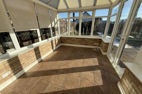 3 bedroom semi-detached house to rent, Gloucester Crescent, Wigston, LE18