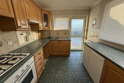 3 bedroom semi-detached house to rent, Gloucester Crescent, Wigston, LE18
