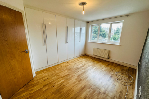 2 bedroom flat to rent, Chaucer Court, Ruislip HA4