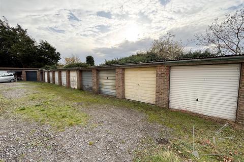 2 bedroom flat for sale, Weardale Avenue, Dartford