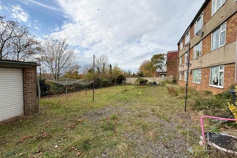 2 bedroom flat for sale, Weardale Avenue, Dartford