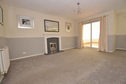 3 bedroom detached house to rent, Sandringham Road, Hindley