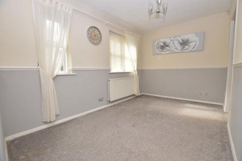 3 bedroom detached house to rent, Sandringham Road, Hindley