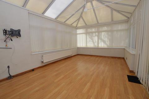 3 bedroom detached house to rent, Sandringham Road, Hindley