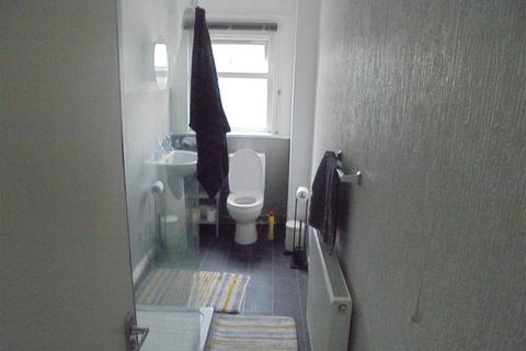 Property to rent, Cross Green Lane, Halton, Leeds
