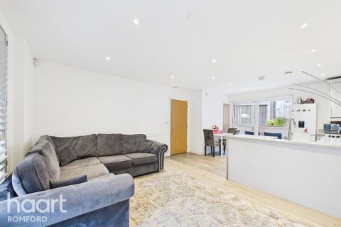 2 bedroom apartment for sale, Maxwell Road, Romford