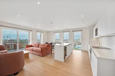 3 bedroom flat to rent, Caversham Road