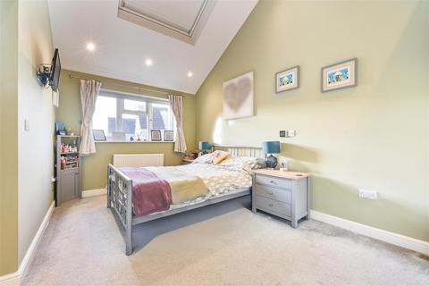 4 bedroom semi-detached house for sale, Camelia Close, Denvilles