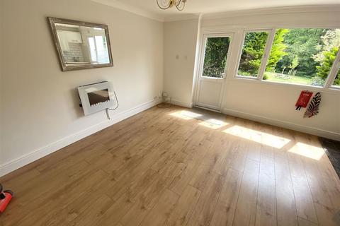 2 bedroom chalet to rent, Cockleton Lane, Cowes