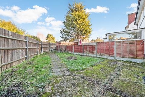 3 bedroom semi-detached house for sale, Brook Lane, London SE3