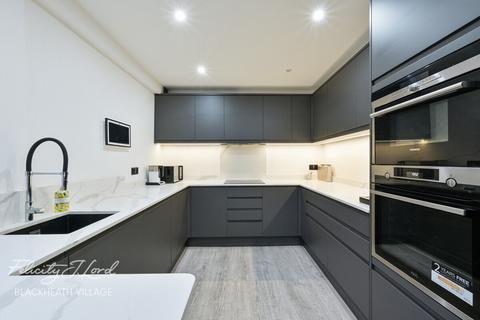 4 bedroom end of terrace house for sale, Meadowside, London SE9