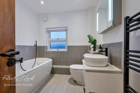 4 bedroom end of terrace house for sale, Meadowside, London