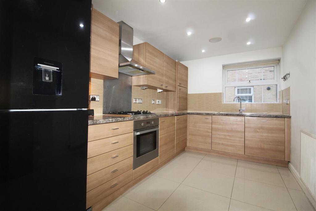 E kitchen.JPG