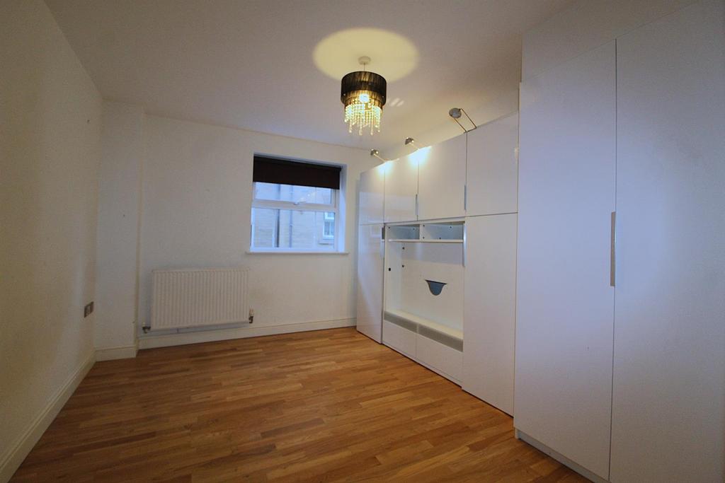 E second bedroom.jpg