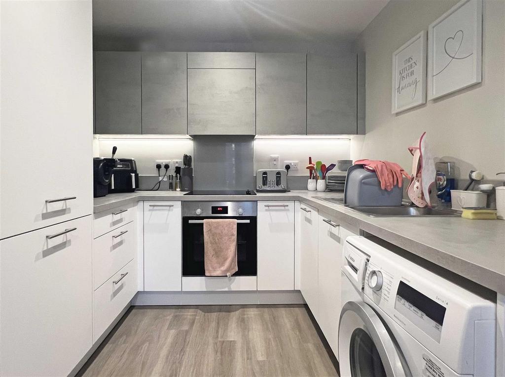 Kitchen b.jpg