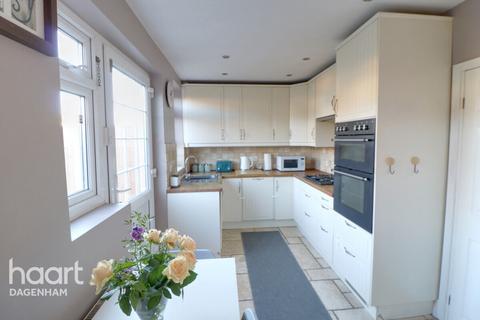 2 bedroom end of terrace house for sale, Ivyhouse Road, Dagenham
