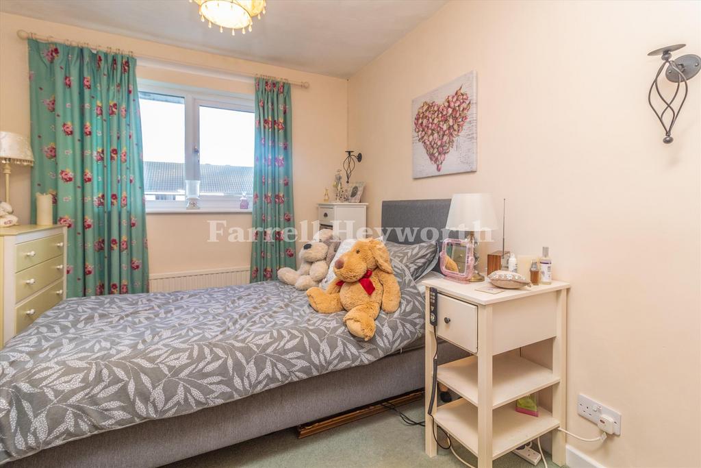 Bedroom 1 image 2