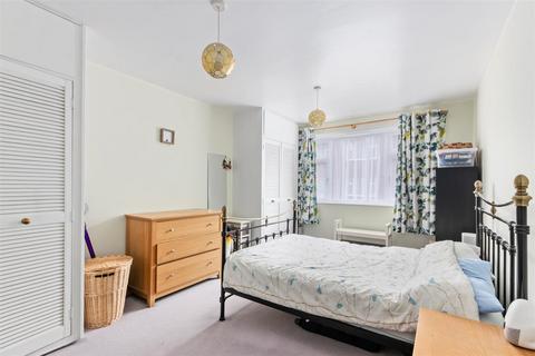2 bedroom flat for sale, Cambridge Court, West Wimbledon SW20