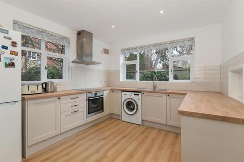 2 bedroom flat for sale, Cambridge Court, West Wimbledon SW20