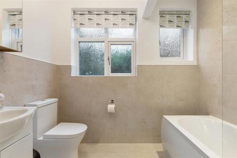 2 bedroom flat for sale, Cambridge Court, West Wimbledon SW20