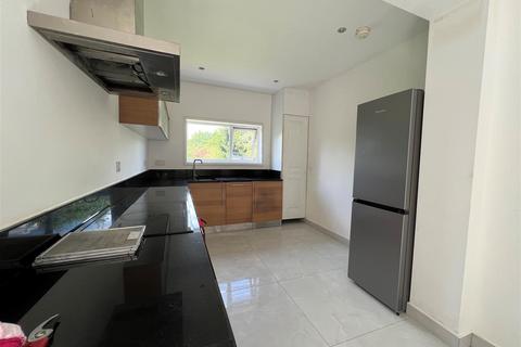 4 bedroom semi-detached house to rent, Napier Road, Wembley