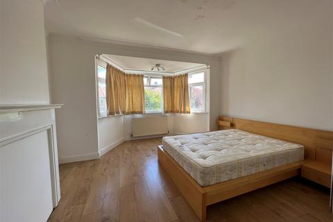 4 bedroom semi-detached house to rent, Napier Road, Wembley