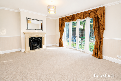 6 bedroom detached house to rent, Burntwood Avenue, RM11