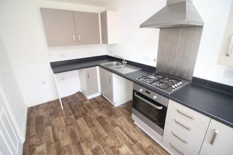 3 bedroom semi-detached house to rent, Plank Lane, Leigh