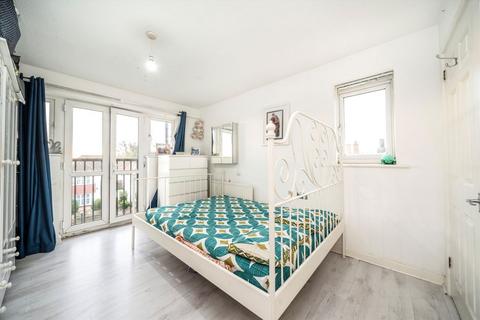 2 bedroom flat for sale, Orchid Gardens, Hounslow TW3