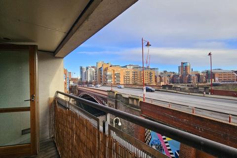 2 bedroom apartment to rent, Bowman Lane, Leeds LS10