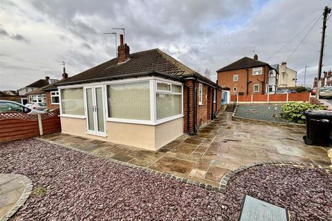 2 bedroom semi-detached bungalow for sale, Poplar Avenue, Garforth, Leeds