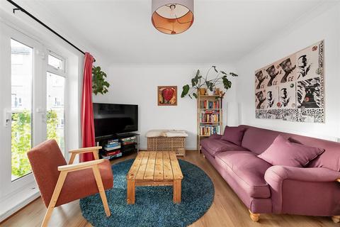 2 bedroom flat for sale, Carnac Street, London SE27