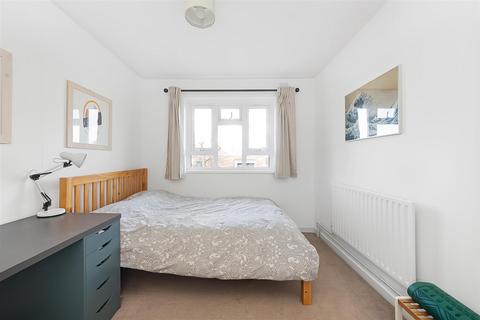 2 bedroom flat for sale, Carnac Street, London SE27