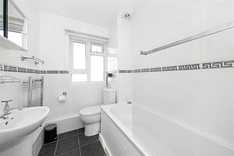 2 bedroom flat for sale, Carnac Street, London SE27