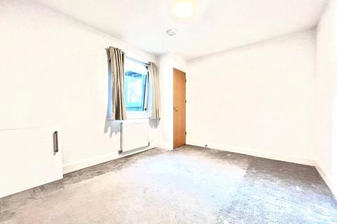 2 bedroom apartment to rent, Shingly Place, Chingford, London, E4