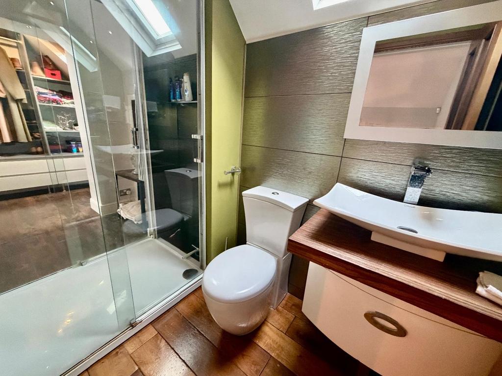 Shower Room/w.c.
