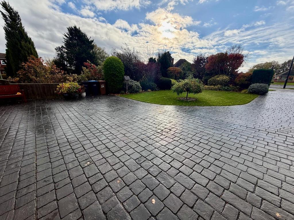 Front Garden &amp; Driveway