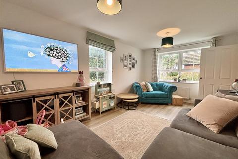 3 bedroom semi-detached house for sale, Robin Lane, Peacehaven