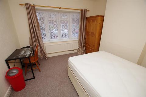 undefined, Hythe Road, Swindon SN1