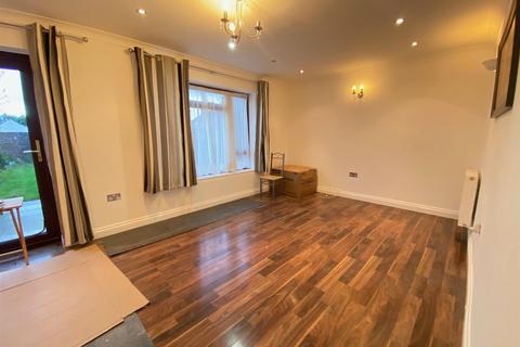 3 bedroom terraced house to rent, Adeyfield Road, Hemel Hempstead, HP2