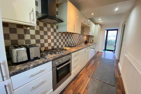 3 bedroom terraced house to rent, Adeyfield Road, Hemel Hempstead, HP2